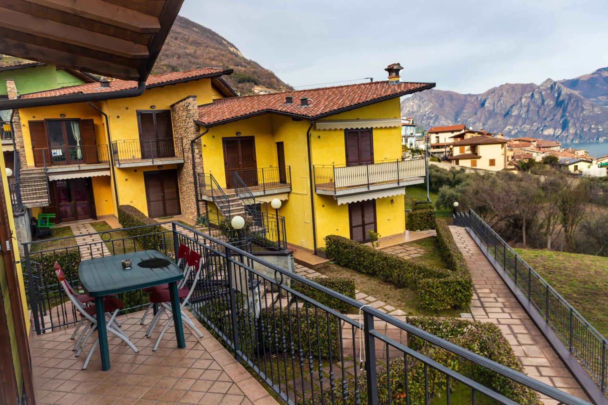 Residenza Coccinelle Vista Lago D'Iseo Tavernola Bergamasca Ngoại thất bức ảnh
