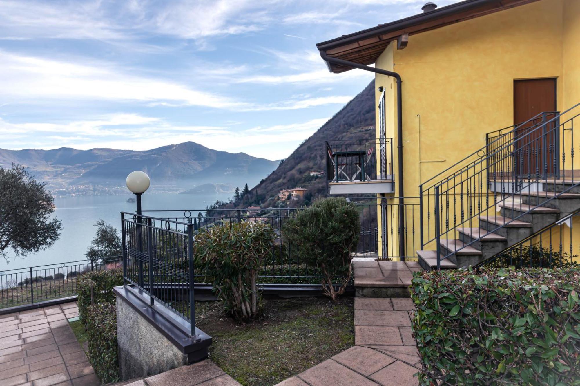 Residenza Coccinelle Vista Lago D'Iseo Tavernola Bergamasca Ngoại thất bức ảnh