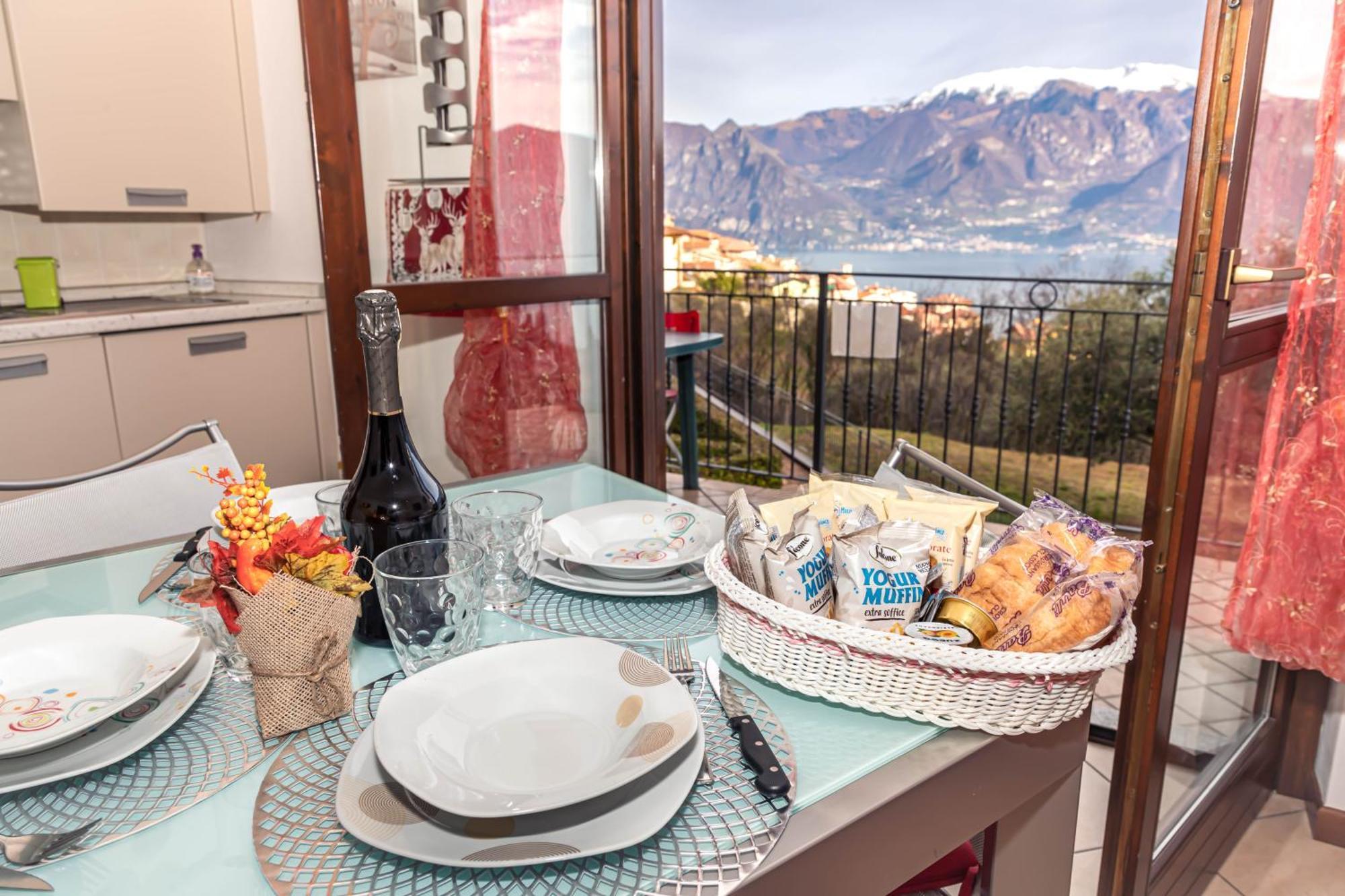 Residenza Coccinelle Vista Lago D'Iseo Tavernola Bergamasca Ngoại thất bức ảnh