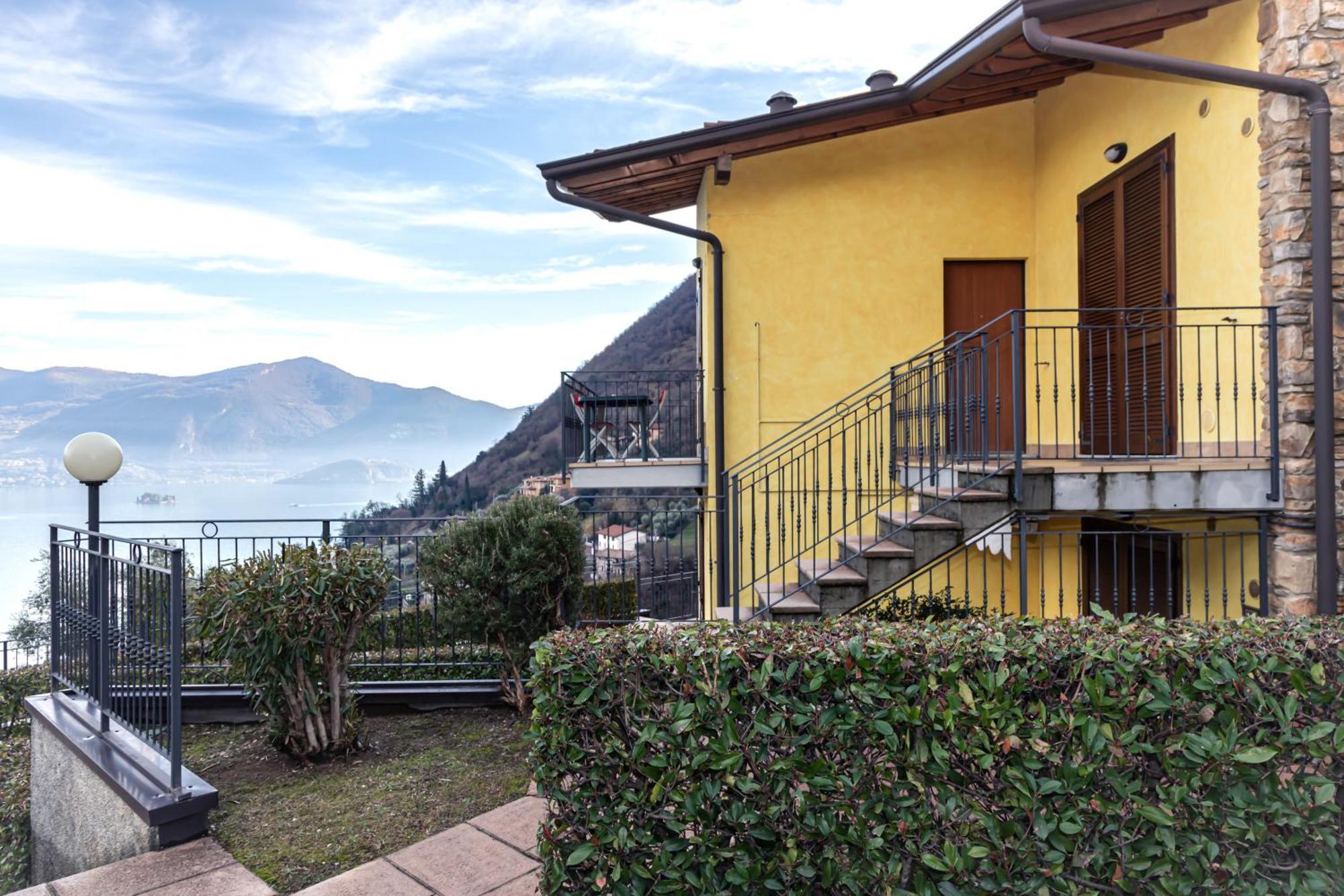 Residenza Coccinelle Vista Lago D'Iseo Tavernola Bergamasca Ngoại thất bức ảnh
