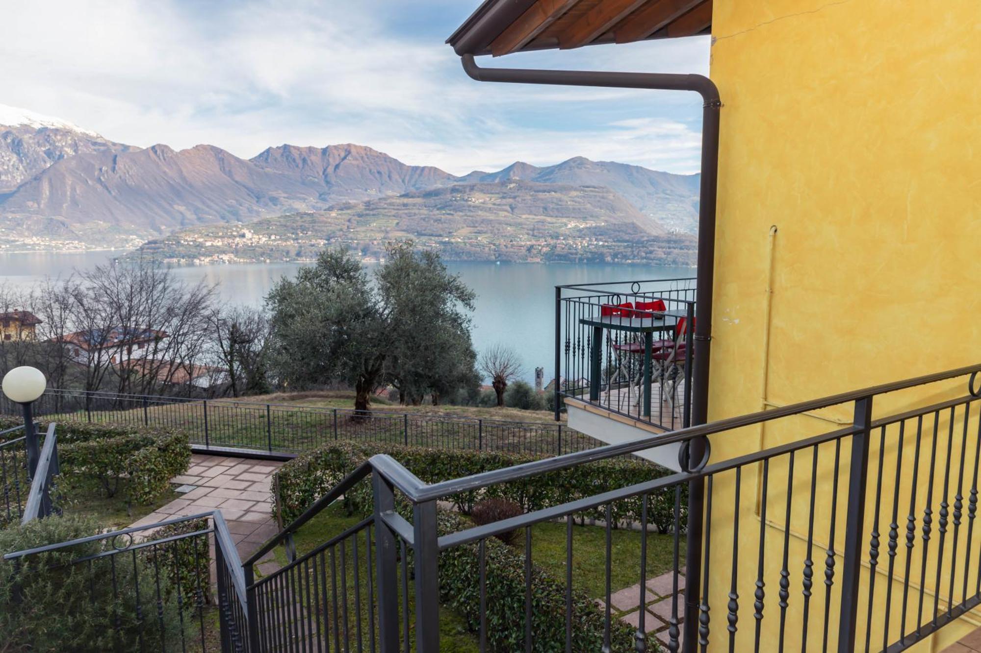 Residenza Coccinelle Vista Lago D'Iseo Tavernola Bergamasca Ngoại thất bức ảnh