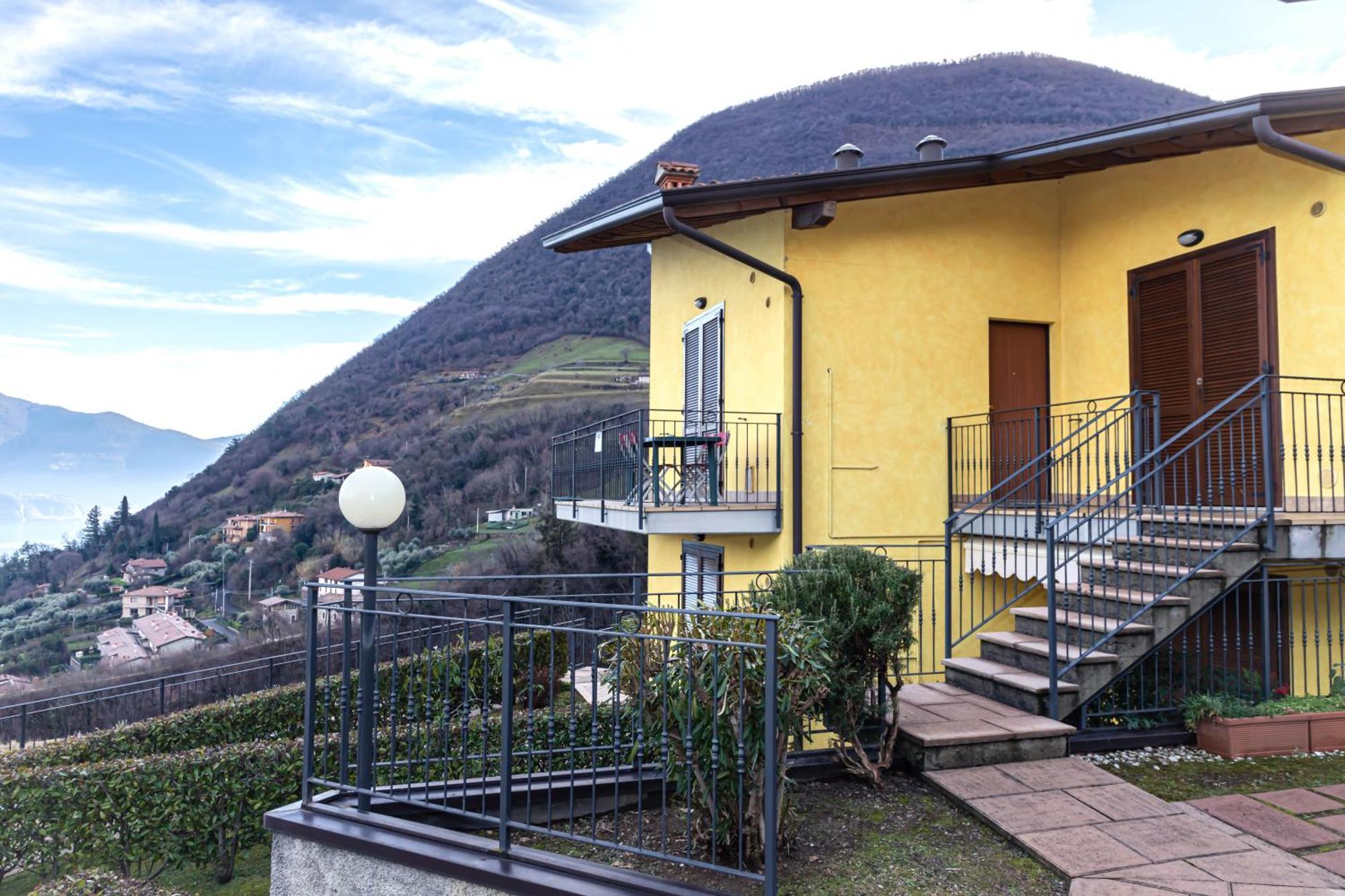 Residenza Coccinelle Vista Lago D'Iseo Tavernola Bergamasca Ngoại thất bức ảnh