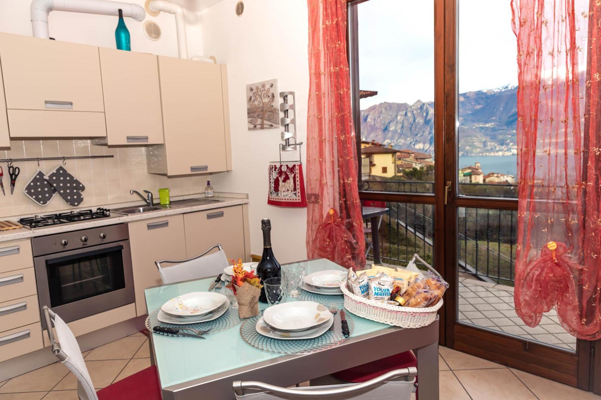 Residenza Coccinelle Vista Lago D'Iseo Tavernola Bergamasca Ngoại thất bức ảnh