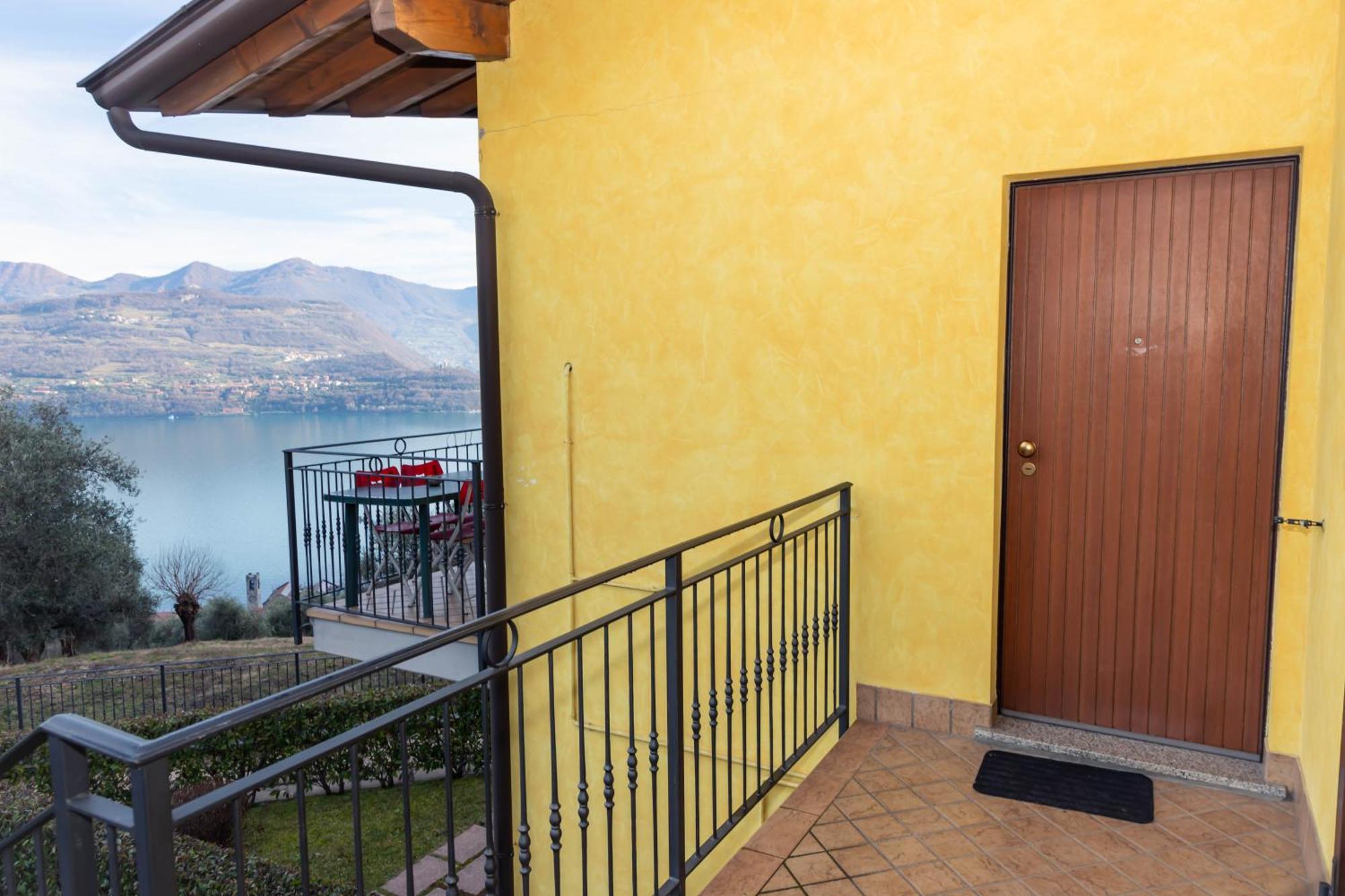 Residenza Coccinelle Vista Lago D'Iseo Tavernola Bergamasca Ngoại thất bức ảnh