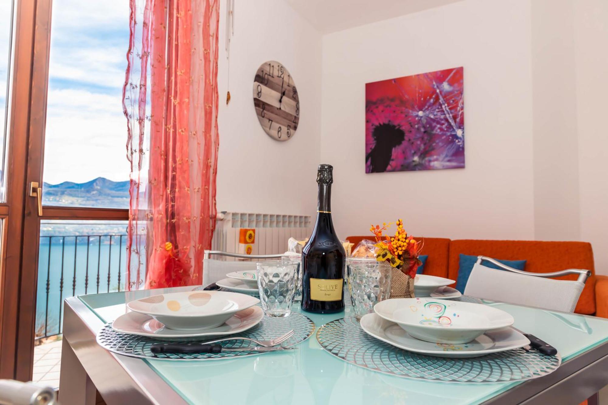 Residenza Coccinelle Vista Lago D'Iseo Tavernola Bergamasca Ngoại thất bức ảnh